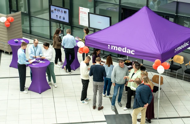 Ein Zeichen für Hoffnung: medac-Mitarbeitende engagieren sich zum World Marrow Donor Day