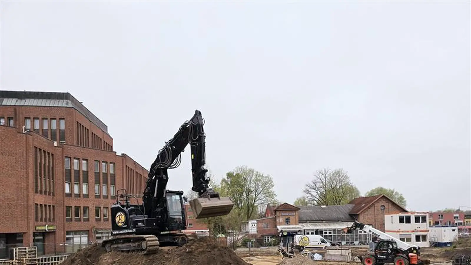 Neues Parkhaus im Bau – Maßnahmen zur Verkehrssicherheit