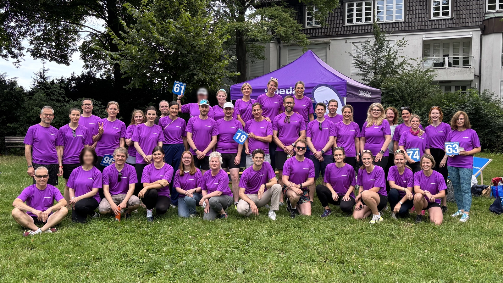 medac rudert für den guten Zweck mit zwölf Teams bei „Rudern gegen Krebs“ in Hamburg